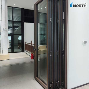 Drzwi składane ze stopu aluminium North Tech z regulowaną liczbą izolowanych/nieizolowanych paneli drzwiowych