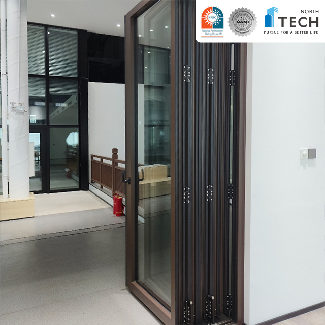 Northtech op maat gemaakte, gestroomlijnde aluminium ontwerp-vouwdeuren met warmte-isolatie